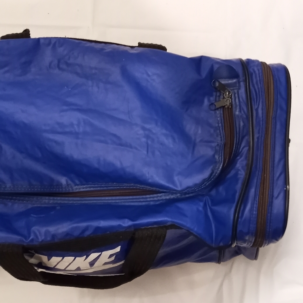 Vintage Nike soccer duffle bag - Picture 4 of 16